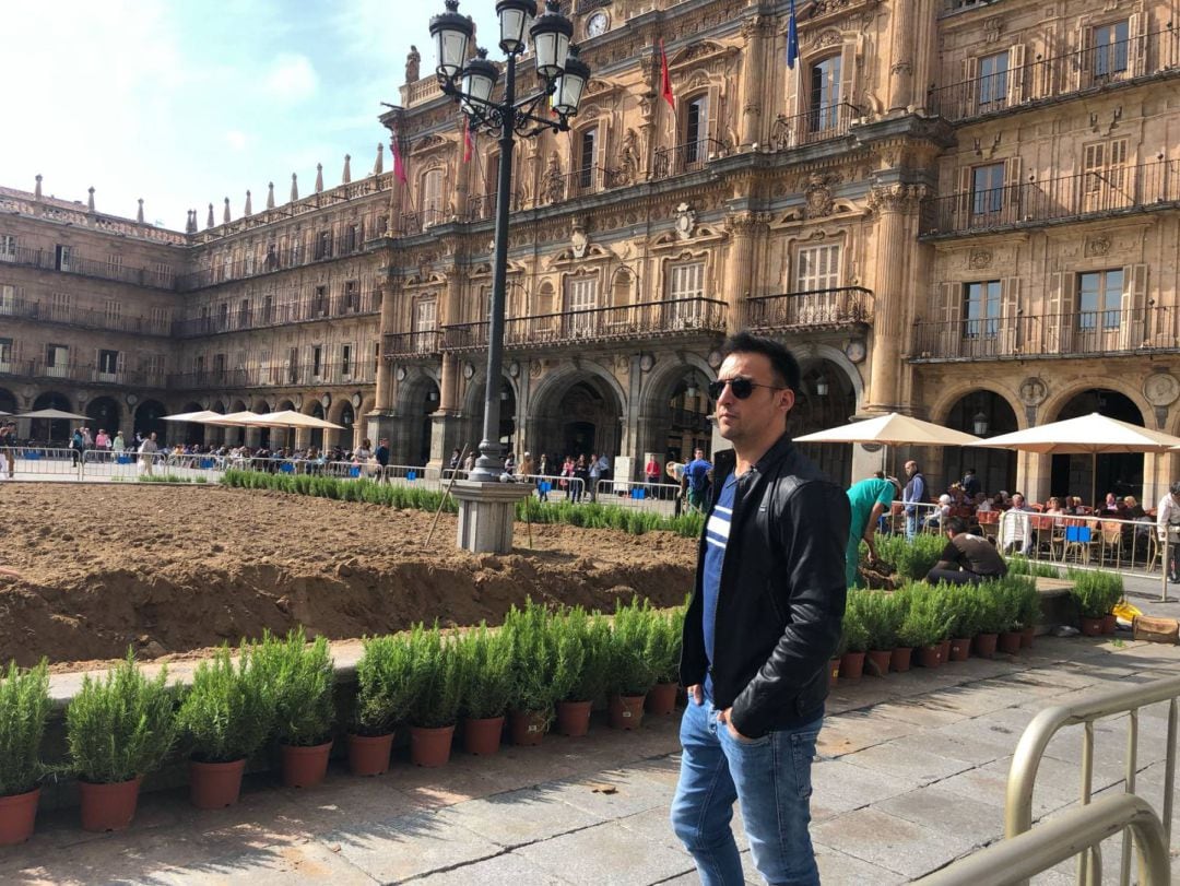 Amenábar, durante el rodaje en la Plaza Mayor de Salamanca.