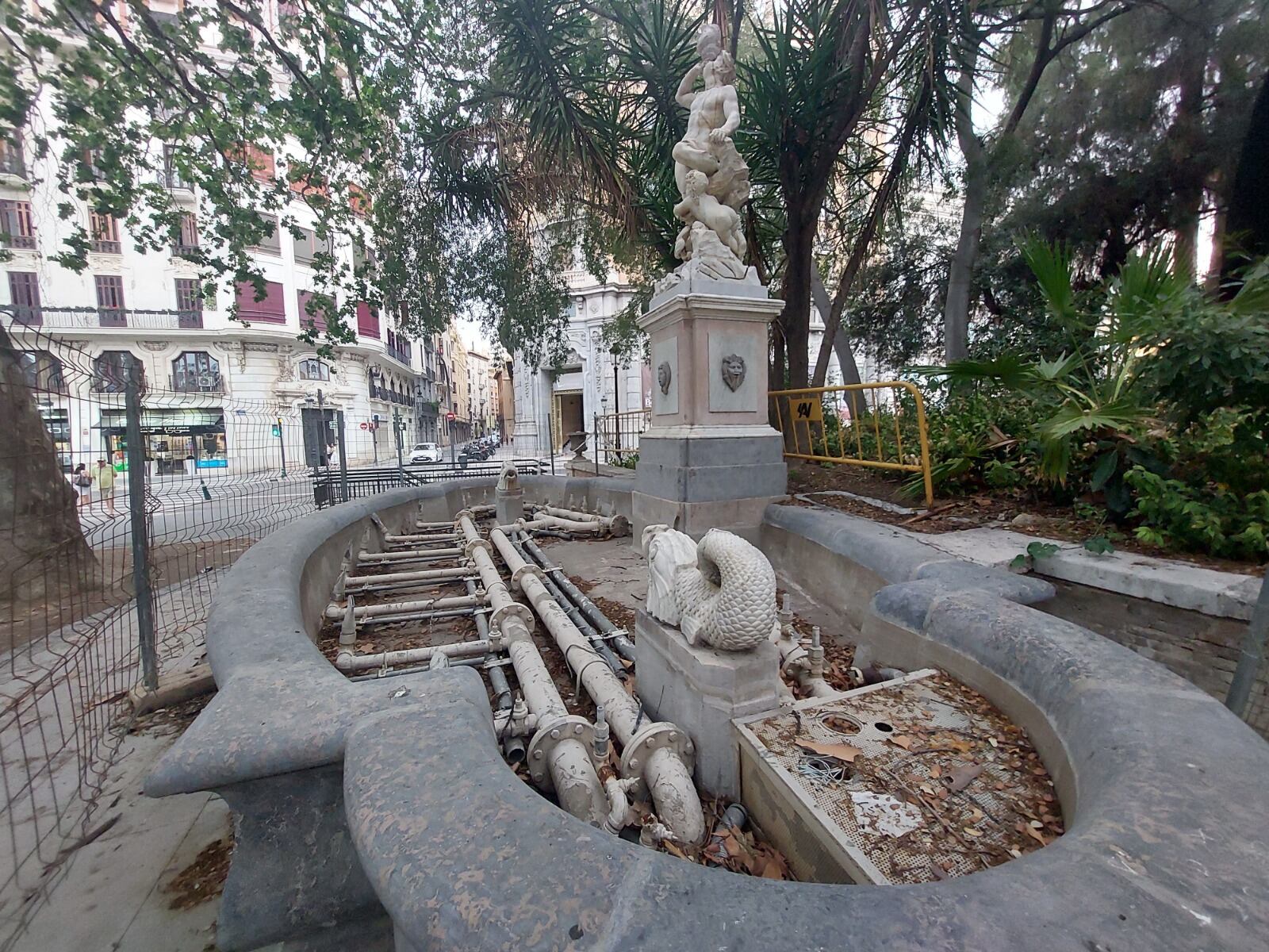 Este es el estado actual del Tritón de Antonio Ponzanelli, en los jardines de la Glorieta. /