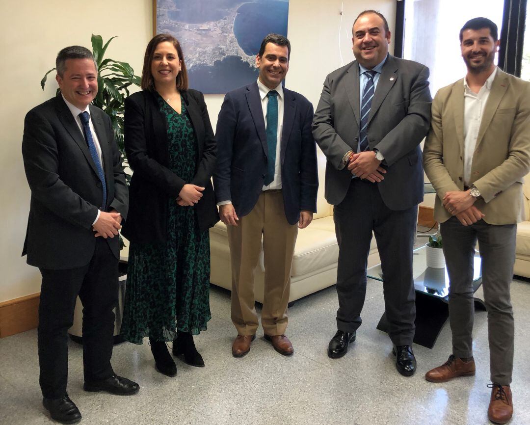 El consejero de Fomento, José Ramón Díez de Revenga, ha detallado a la Cámara de Comercio de Lorca los proyectos de su departamento para 2020