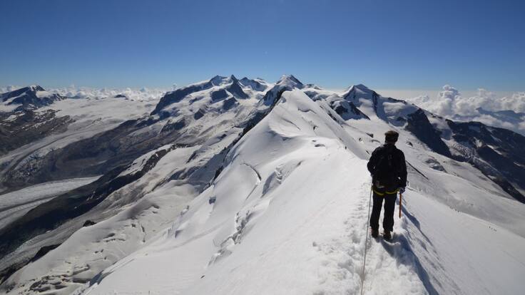 100 mujeres ascienden el Breithorn por el cáncer de mama