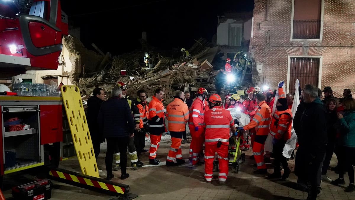 La alcaldesa explica que había "una grieta vertical" en el edificio pero cree poco probable que tenga relación con el derrumbe