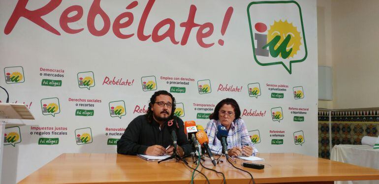 Fernando Macías y Lola Rodríguez en rueda de prensa