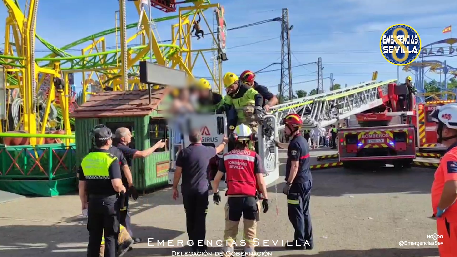 Rescate a una veintena de personas en una atracción de la Feria de Abril.