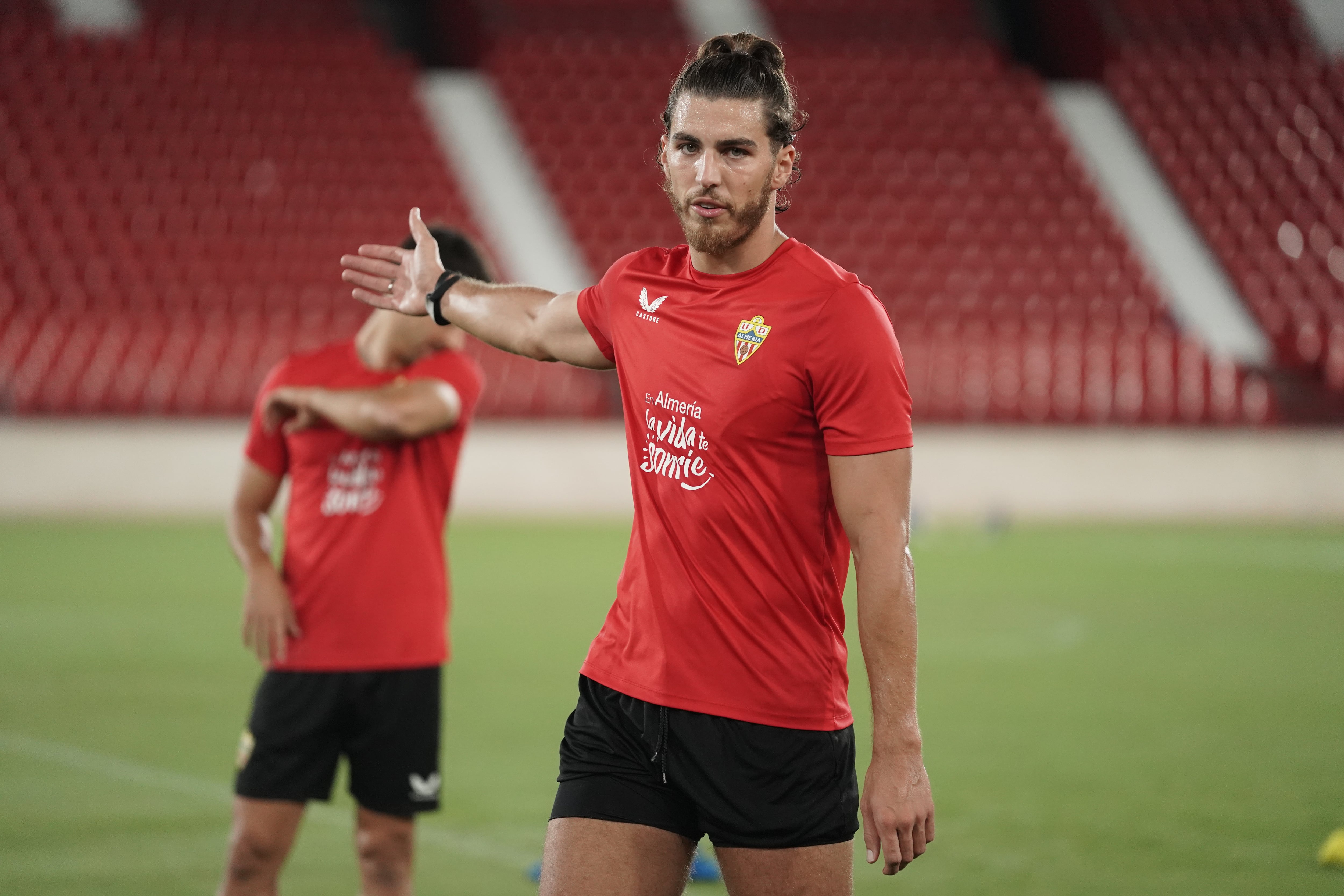 Babic en un entrenamiento del Almería la pasada temporada en el Estadio de los Juegos Mediterráneos.