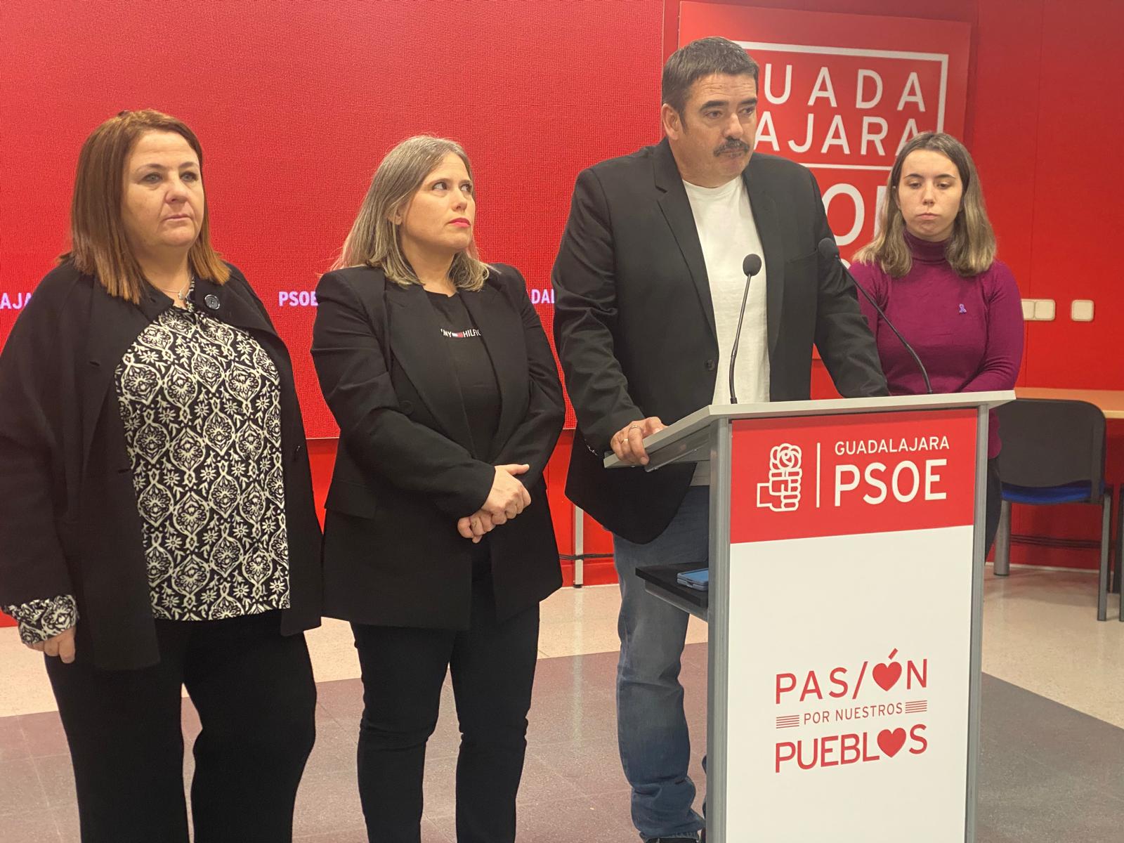 Rafael Esteban y María José Valle en la rueda de prensa del PSOE