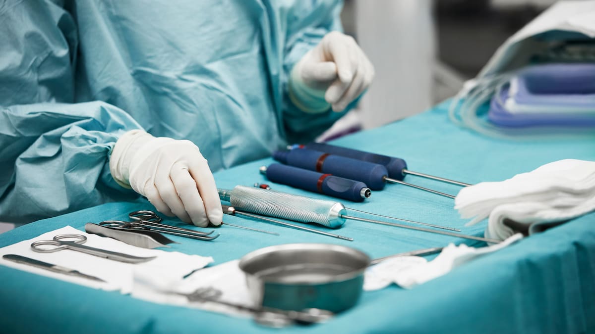 El sufrimiento de una paciente por el intrusismo en la cirugía estética: "Ahora soy una persona introvertida, salgo poco"