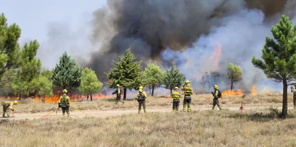 Efectivos del INFOAR en un incendio en Aragón