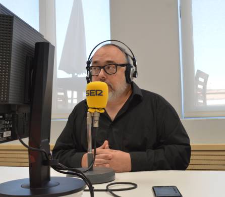 Álex de la Iglesia en los estudios de Cadena SER Euskadi