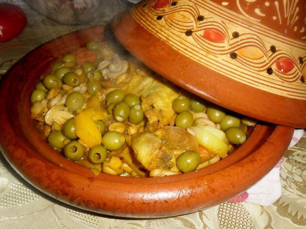 Tajín de pollo, aceitunas y zanahorias