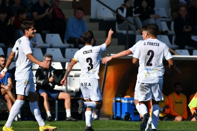 Cruz celebrando el gol en una imagen de la Peña Deportiva