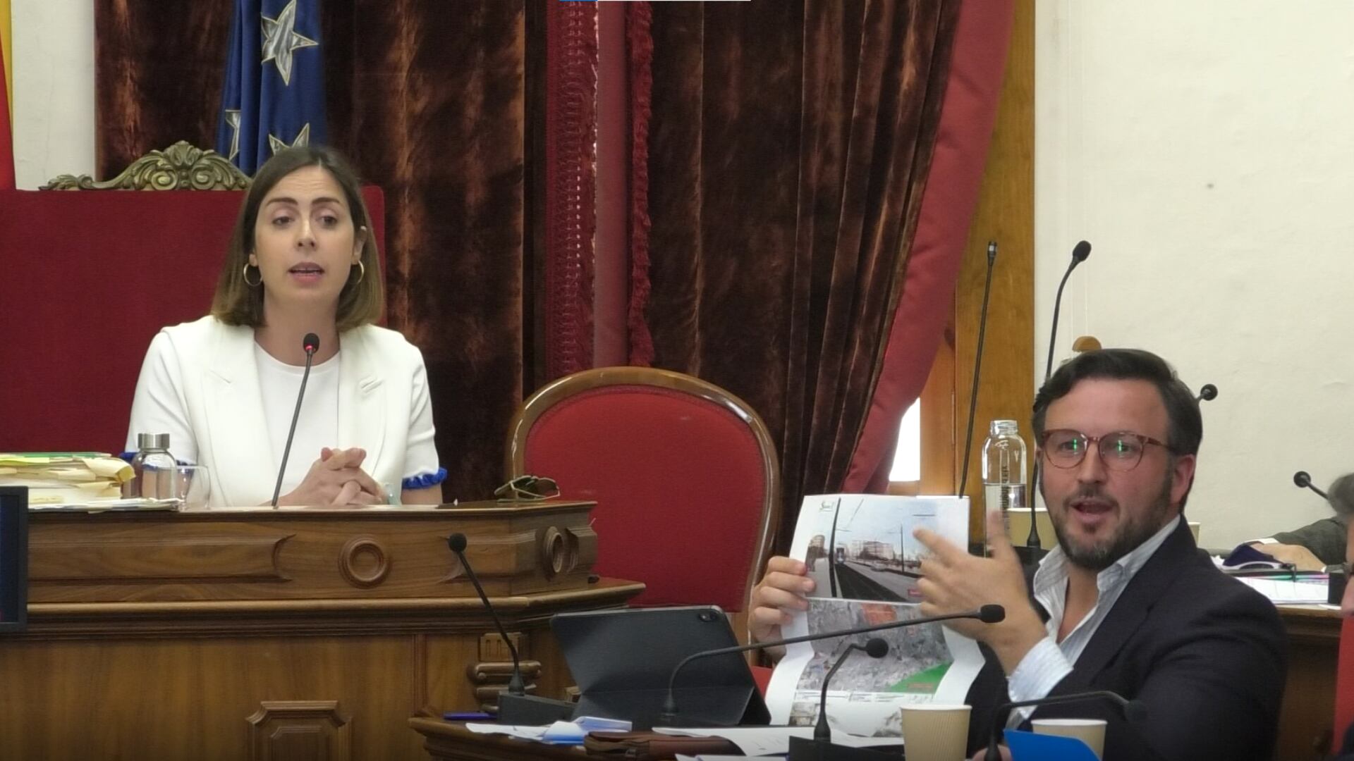 Pablo Ruz y Esther Díez sobre el Tram en Elche