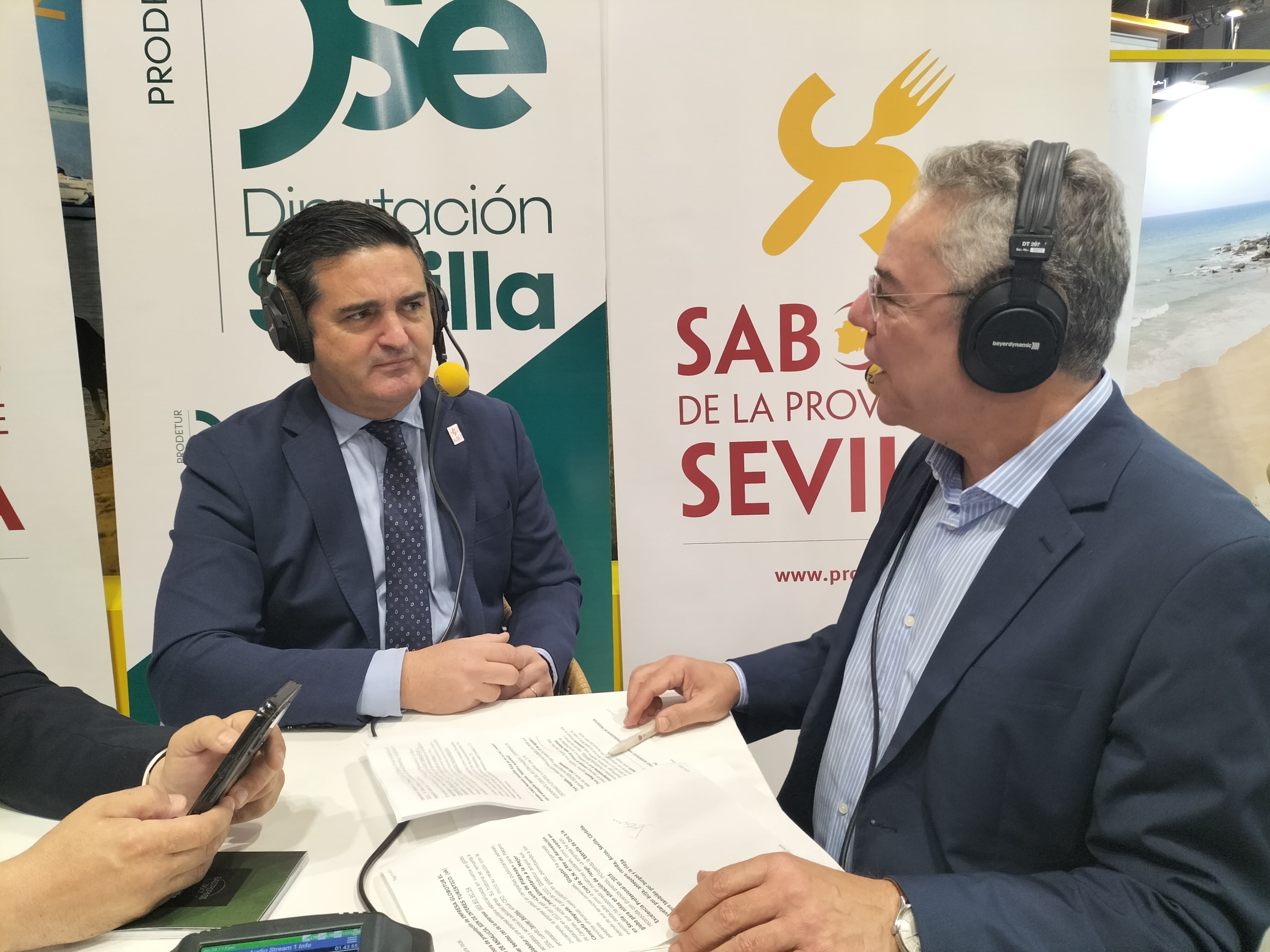 Javier Benítez, CEO de la empresa Globotur y Salomón Hachuel desde FITUR