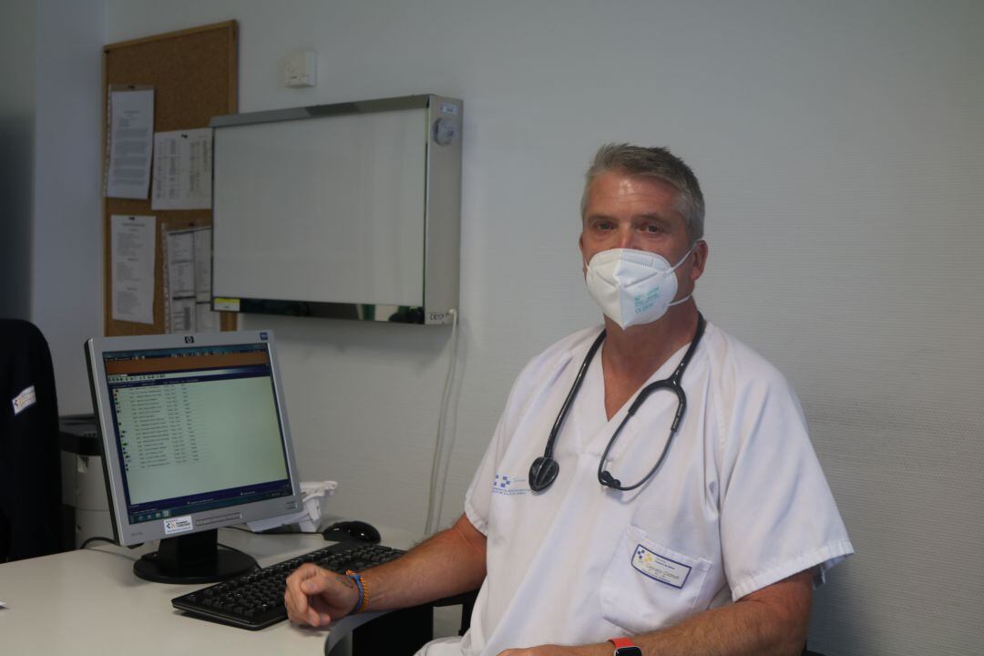 El responsable de la Consulta de Diagnóstico Rápido en su consulta.