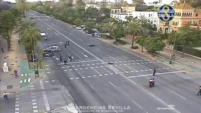 Accidente en la avenida La Palmera/ Emergencias Sevilla