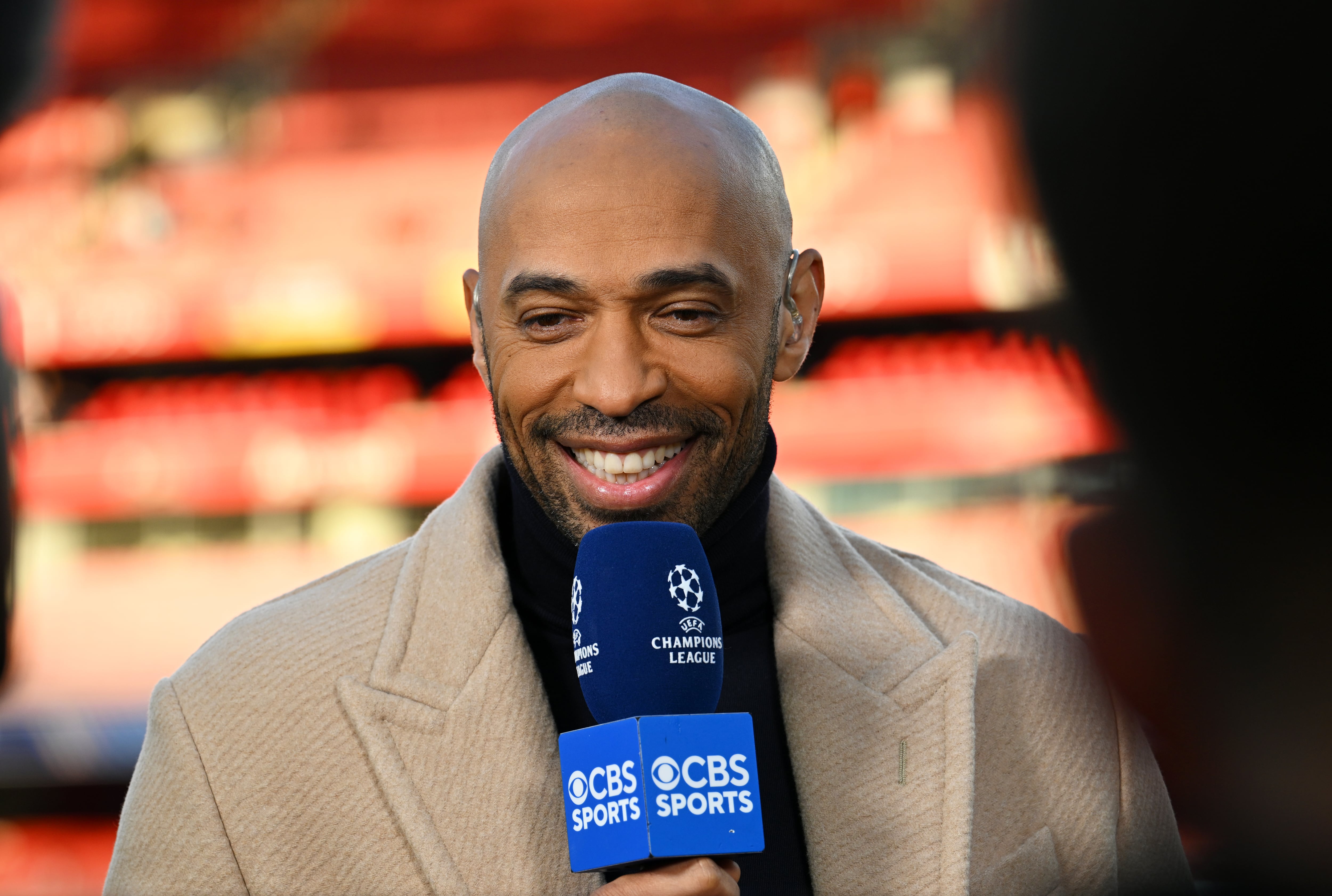 Thierry Henry comentando un partido de la Champions en 'CBS Sports'
