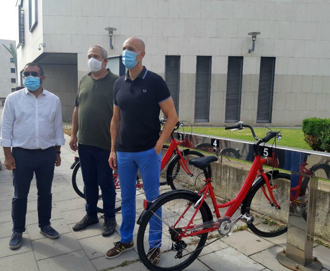 Díez durante la presentación de las nuevas bicis para el sistema de préstamo de León 