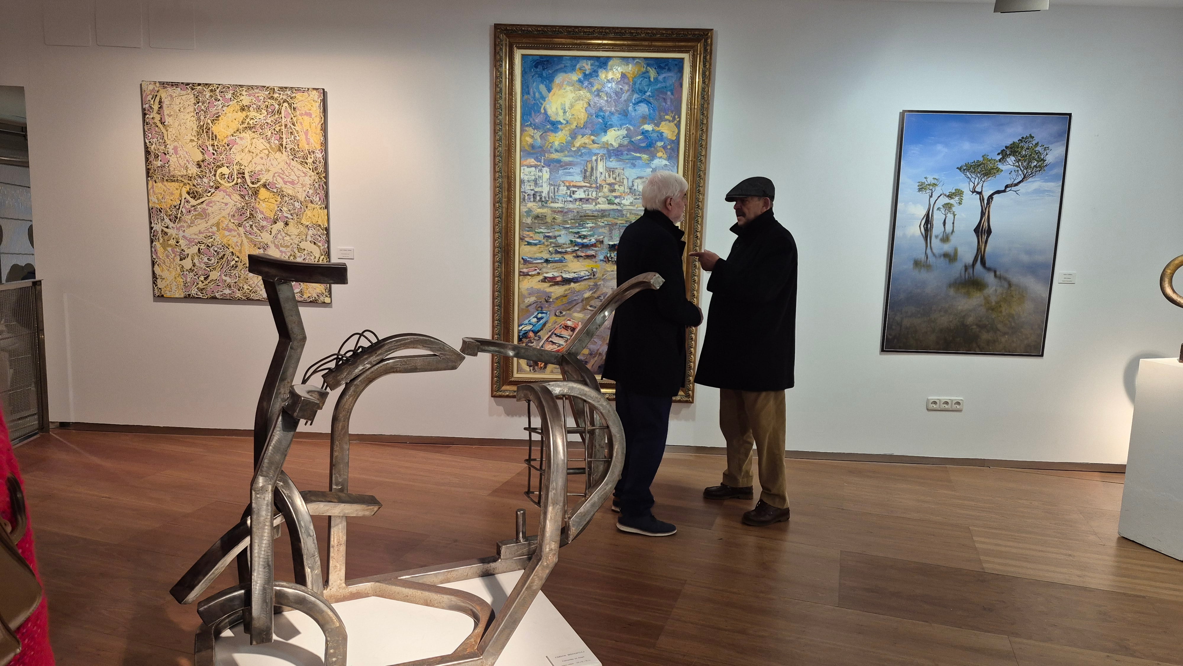 La muestra &#039;Arte Palencia&#039; incluye obras pictóricas, escultura, fotografía o cerámica entre otras disciplinas