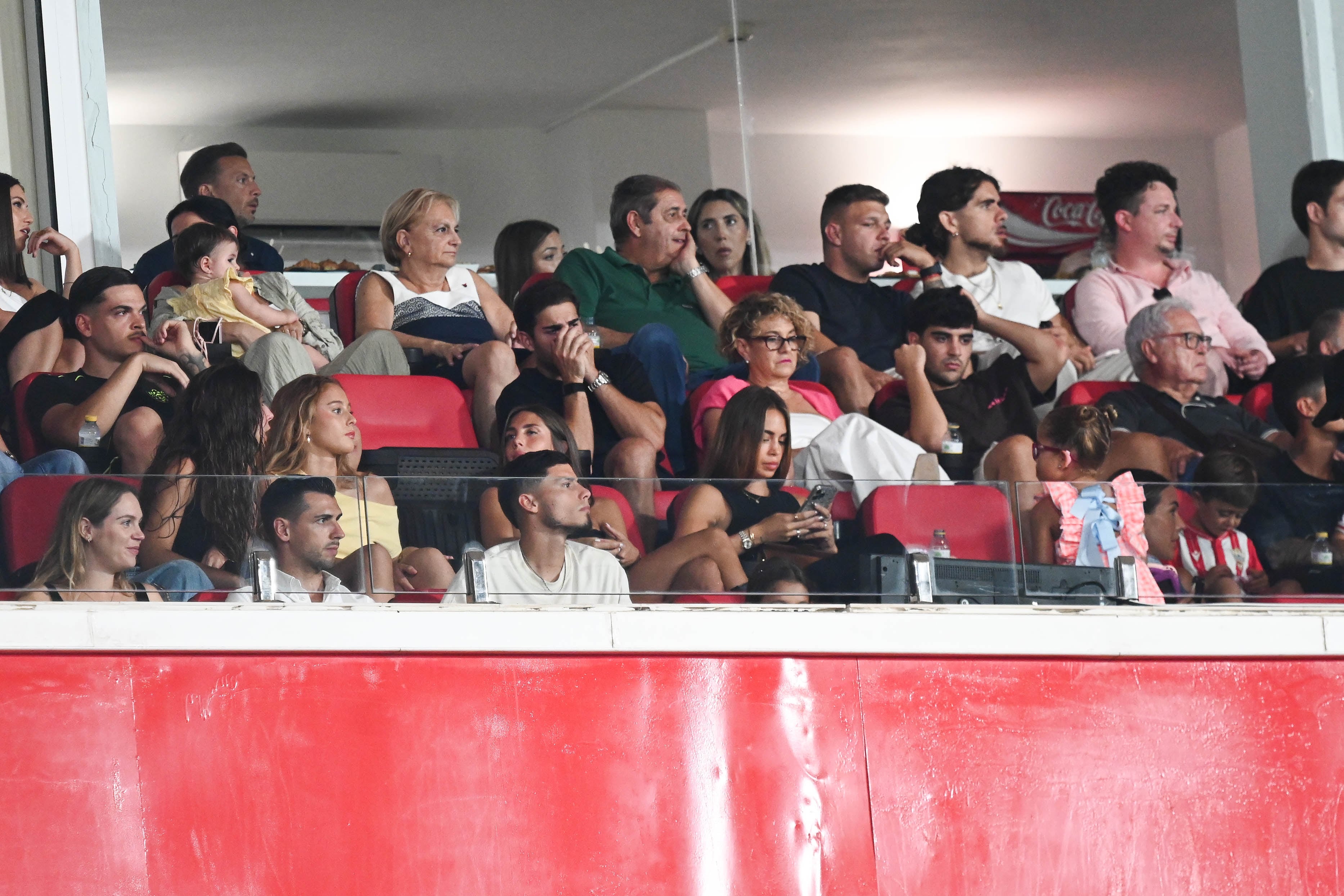 Robertone siguió el partido ante el Sporting desde el palco.
