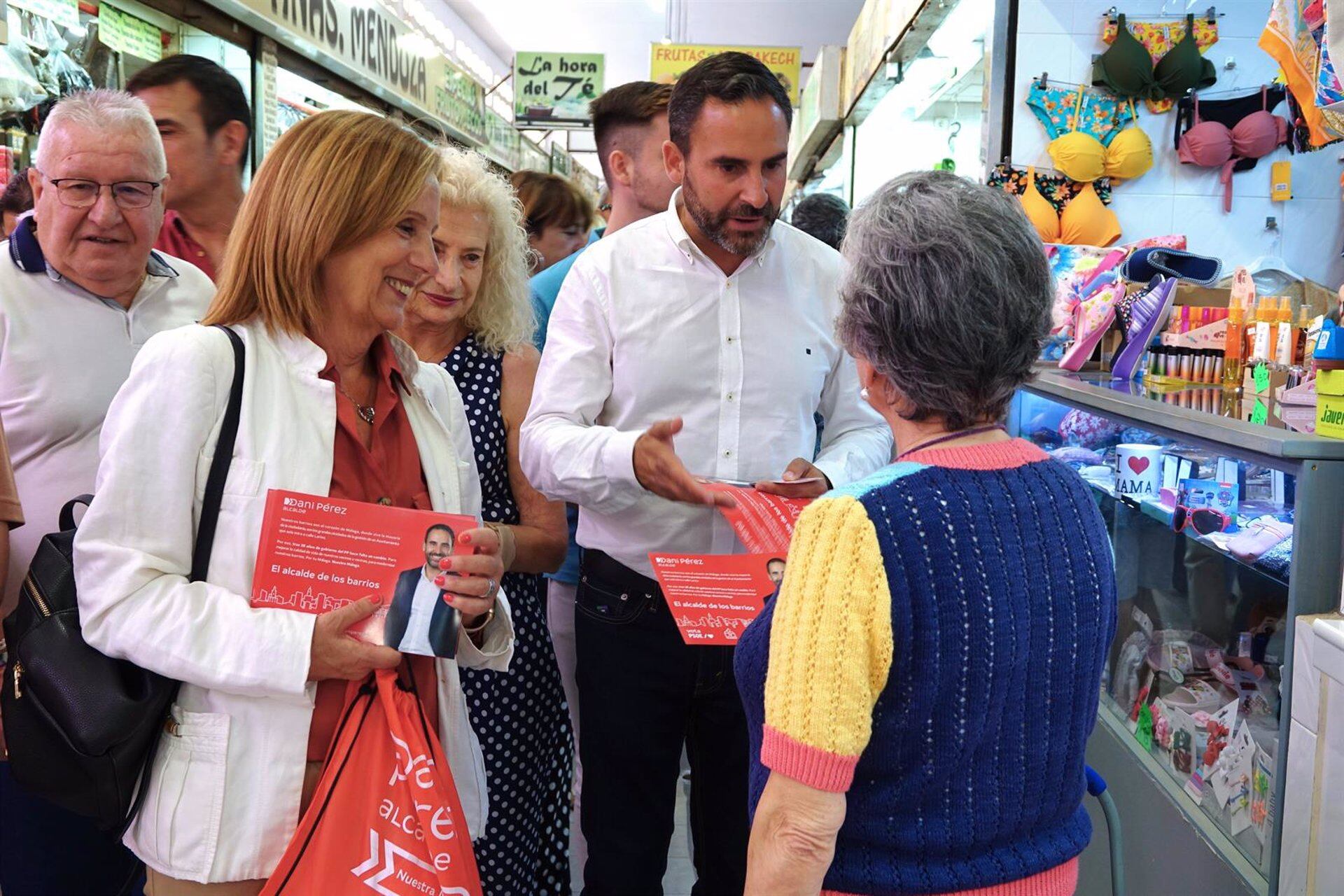 El candidato del PSOE a la Alcaldía de Málaga, Daniel Pérez, en un acto de campaña