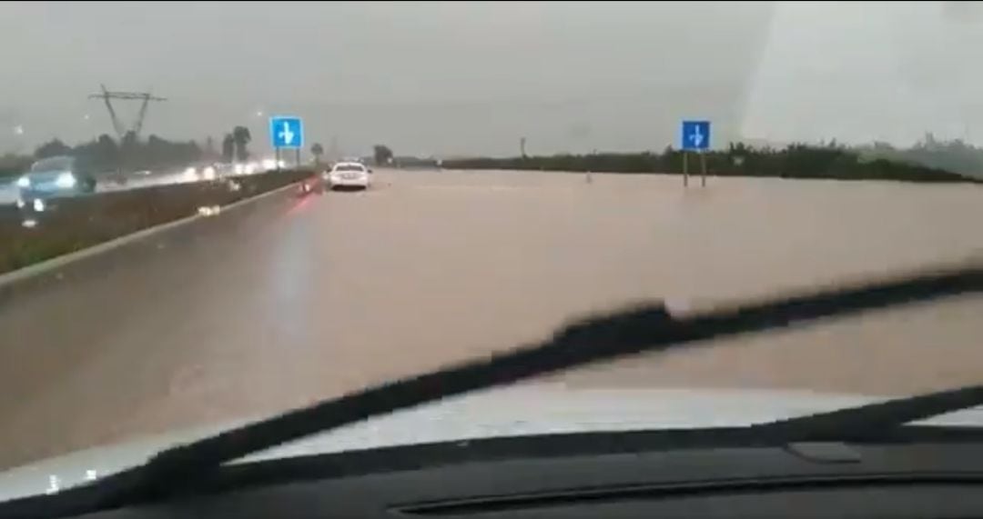 A7 inundada a la altura de Alberic por la crecida del río Xúquer