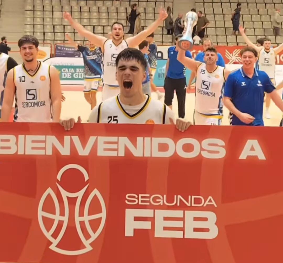 La plantilla del Sercomosa Molina Basket celebra el ascenso