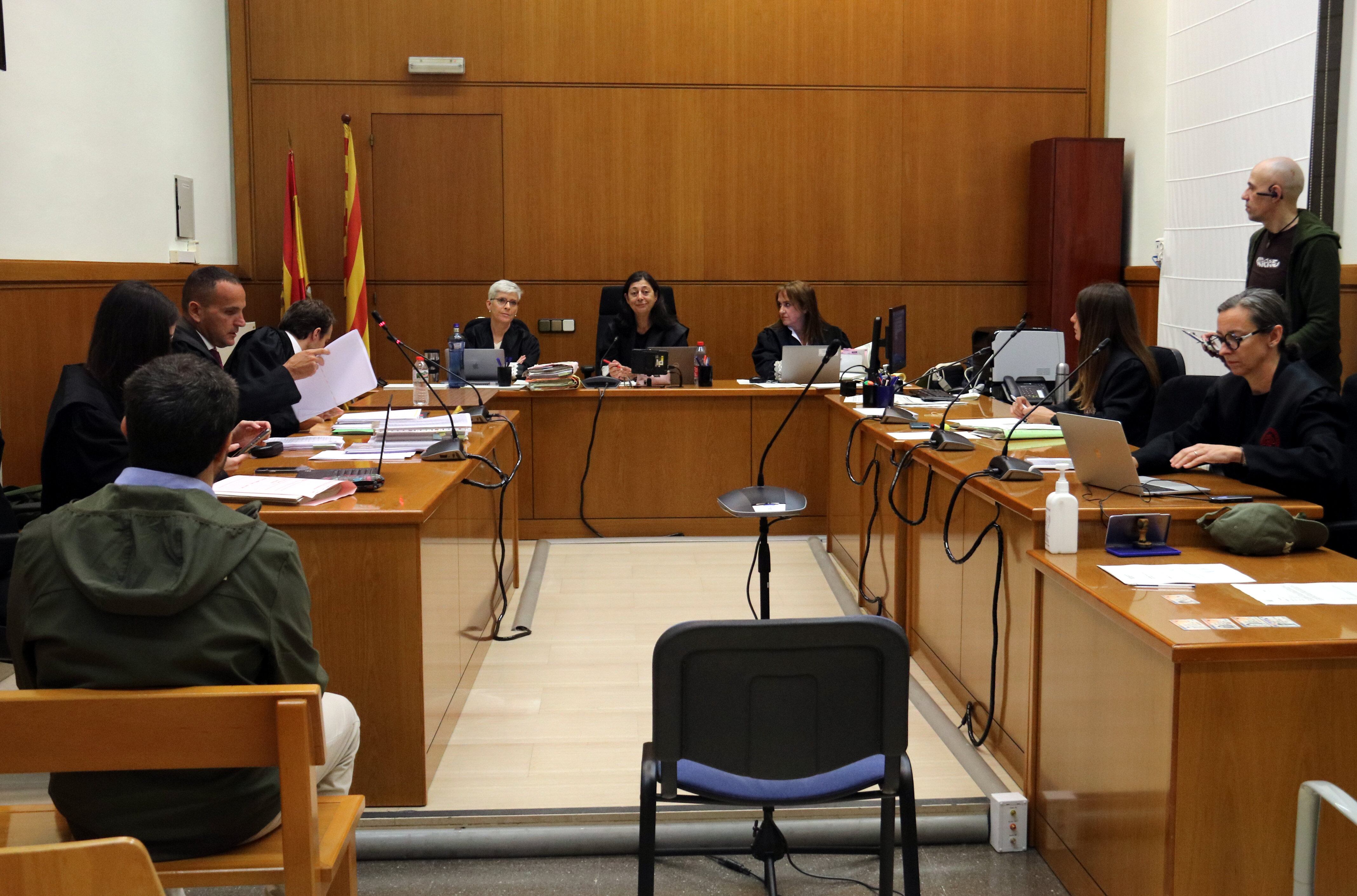 L'home acusat de violar un menor amb discapacitat en un centre de menors de Teià, a la secció tercera de l'Audiència de Barcelona (ACN).