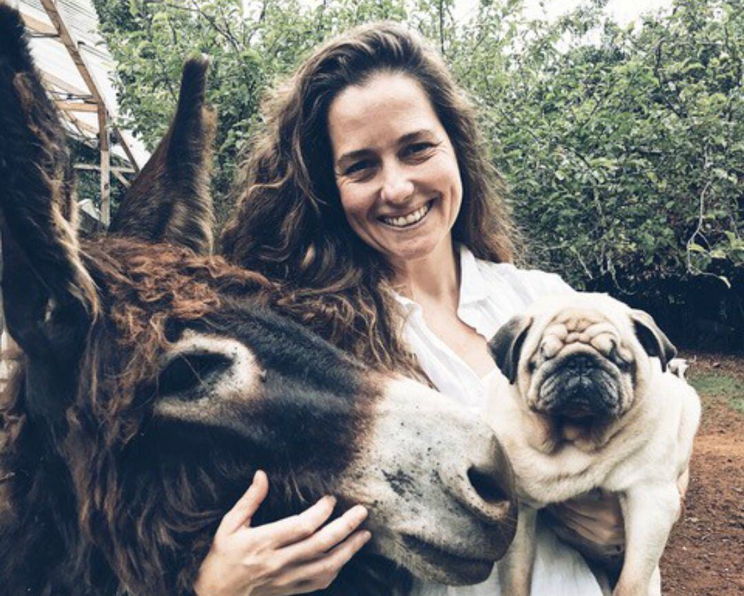Federica con un burro y un perro