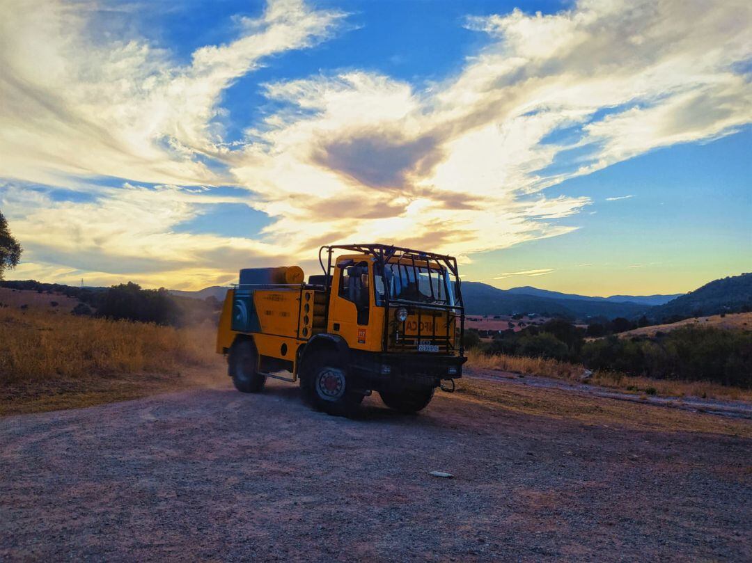 Un vehículo del Infoca en Tarifa.