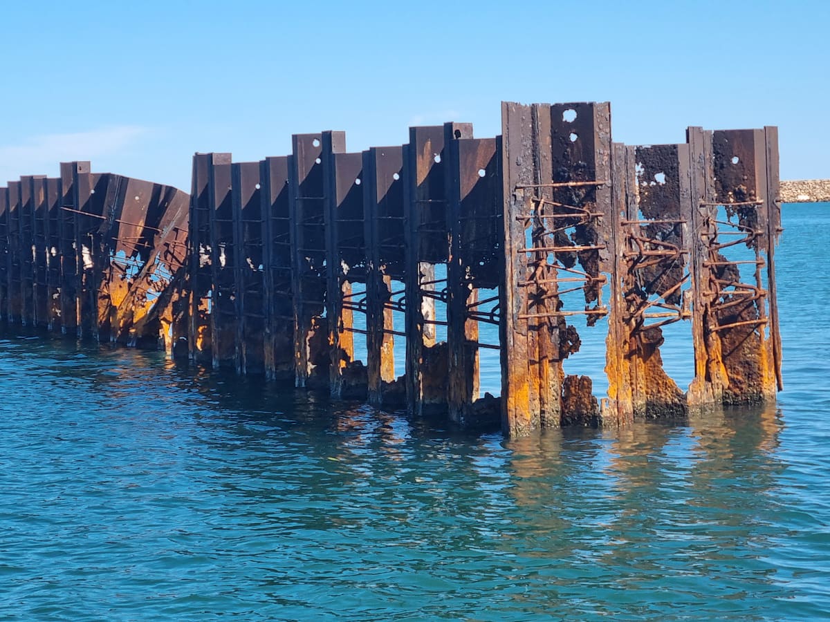 Paralizan cautelarmente el desmantelamiento de Puerto Mayor y la recuperación de la Caleta del Estacio