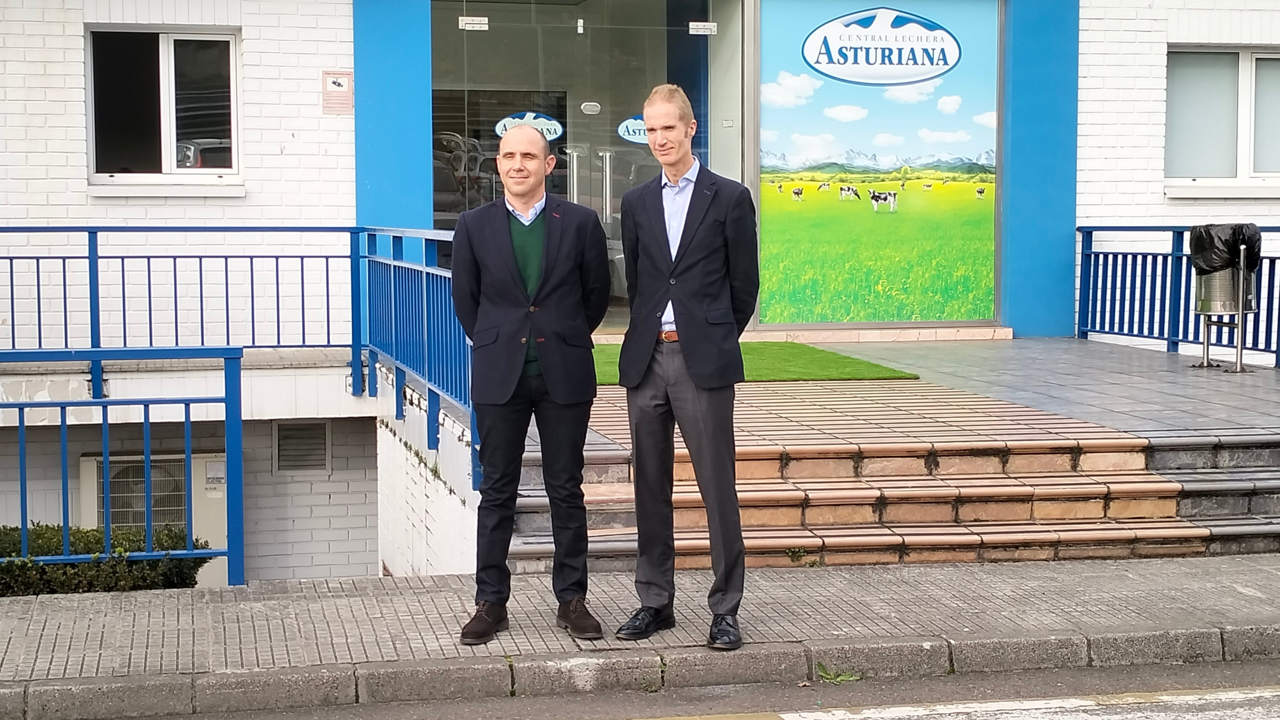 Dámaso Alberto Álvarez y José Armando Tellado, presidente y director general del Grupo Central Lechera Asturiana