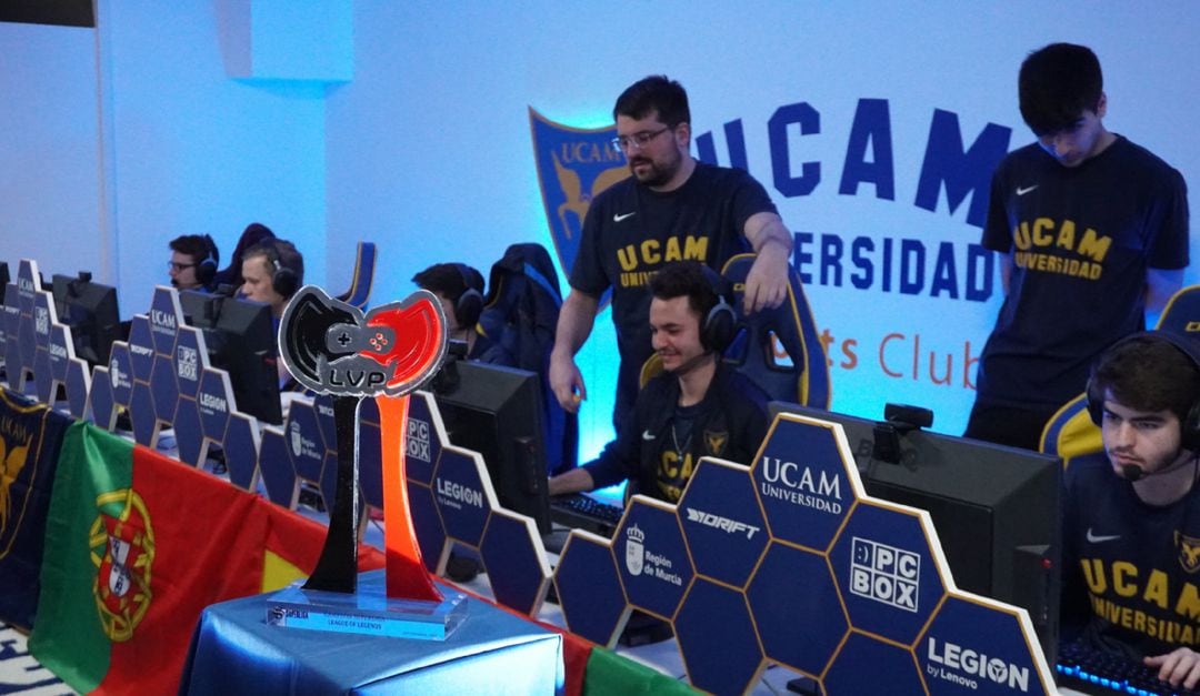 El equipo de UCAM Esports Club en la final ante Cream Real Betis