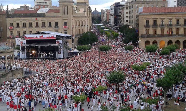 Concentración en señal de repulsa por las agresiones a mujeres durante sanfermín