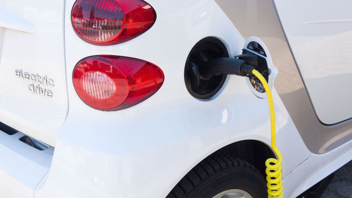 "Recule europeo con consecuencias evidentes en Navarra, comunidad en la que la industria del automóvil tiene un peso muy relevante y en la que, en su medida, trata de liderar eso de que no tenemos Planeta B"