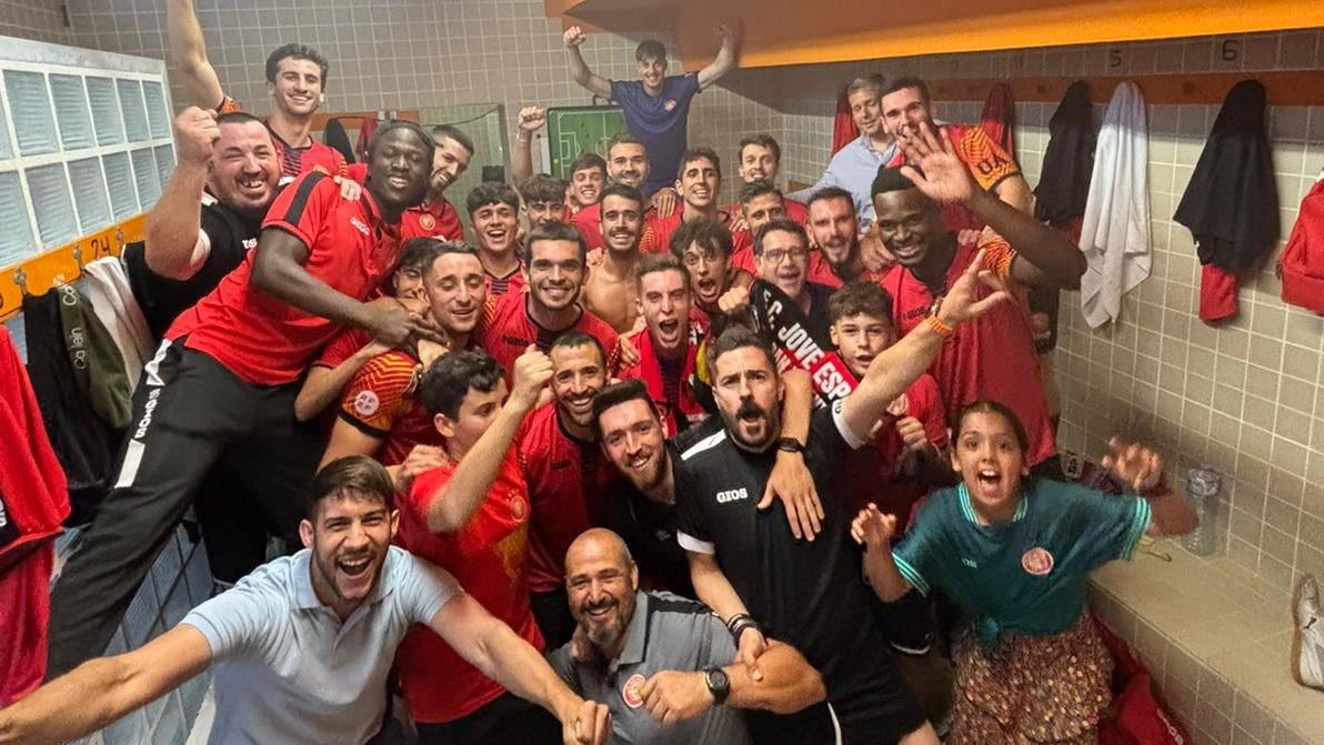 El Jove Español de San Vicente celebra su victoria ante el Atzeneta. Foto: Jove Español de San Vicente