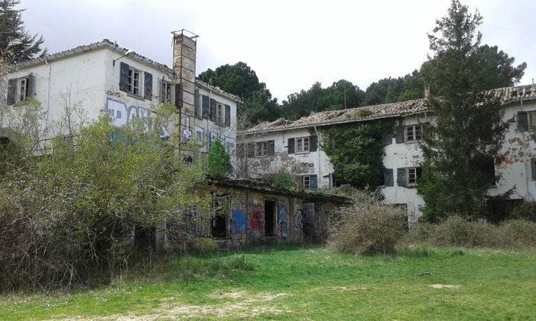 El Sanatorio de Agramonte, en claro estado de abandono, está enclavado en plena sierra del Moncayo