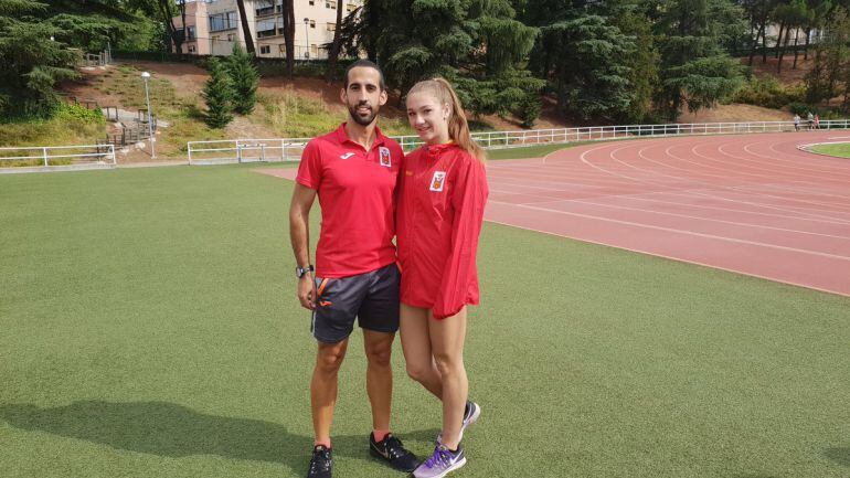 Andrea Jiménez, junto a su entrenador José Antonio Santodomingo