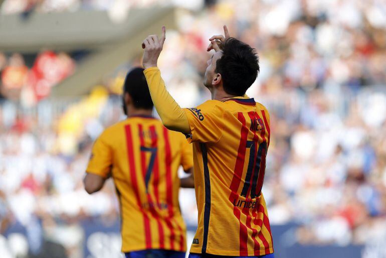 Messi celebra el segundo gol del Barcelona en Málaga