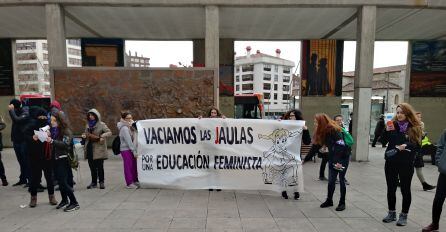 Concentración estudiantil en la Plaza de España este 8 de marzo