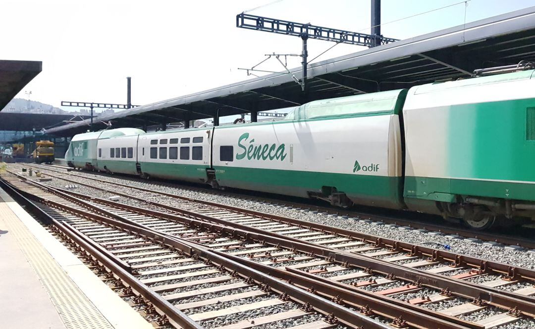 Imagen de la última visita del tren laboratorio de alta velocidad de ADIF a la estación de Granada