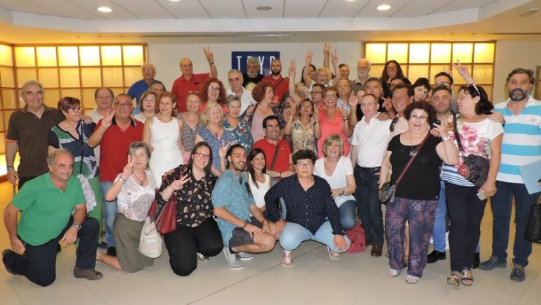 El equipo de Adriana Valverde Tamayo celebrando anoche la victoria tras conocer los resultados de las primarias.