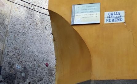 Placa de la calle Capellán Moreno, en Cuenca.