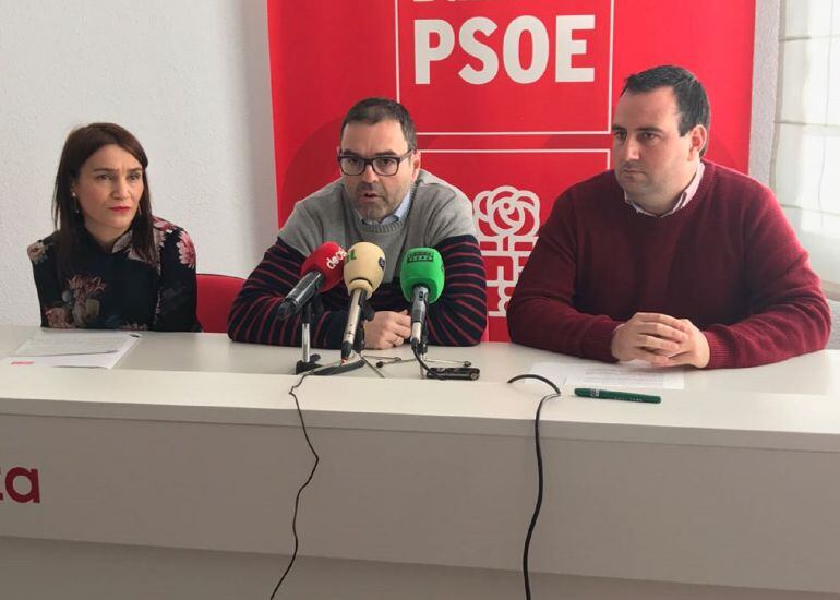 Rueda de prensa en la sede del PSOE de Baza