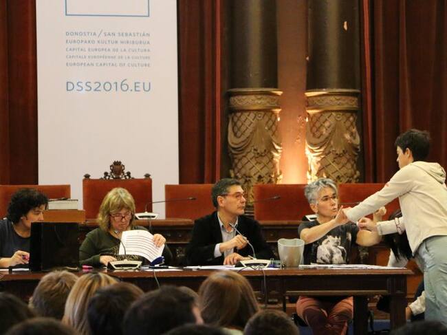 Momento del sorteo de los puestos de chistorra de Santo Tomás.