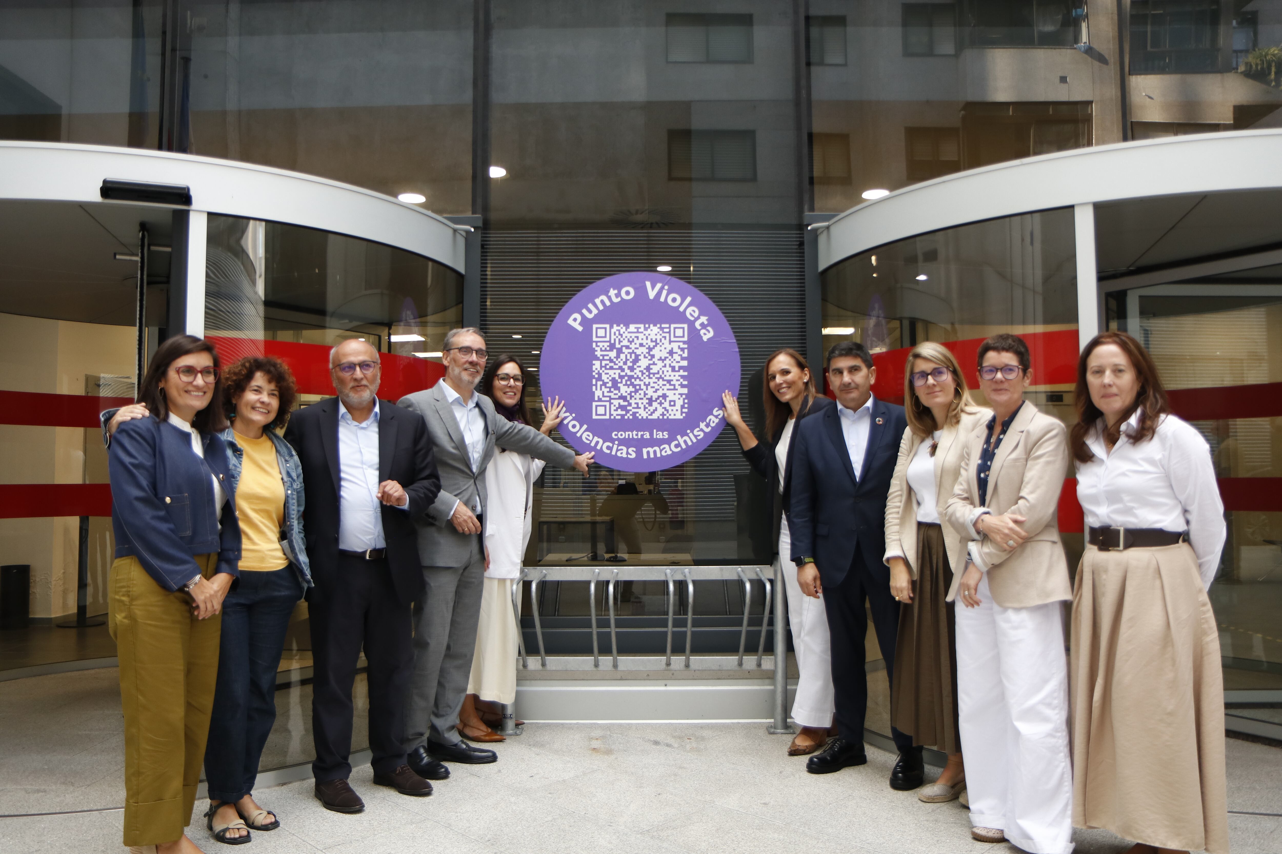 El nuevo Punto Violeta está situado en el edificio de la Seguridad Social de García Barbón en Vigo