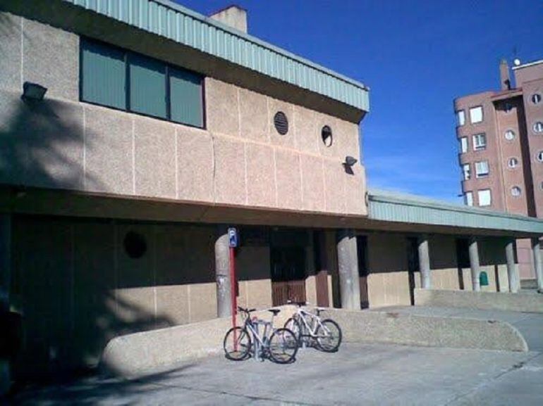 Edificio municipal que alberga las dependencias de la Biblioteca Miguel de Unamuno de la capital. 