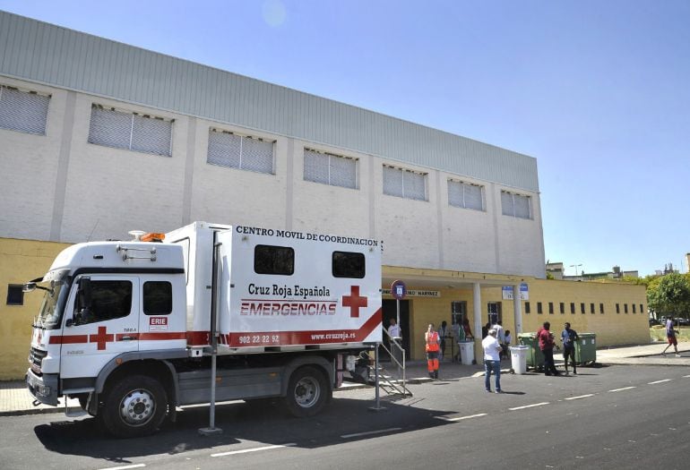 Atención de emergencia de Cruz Roja a inmigrantes en Jerez