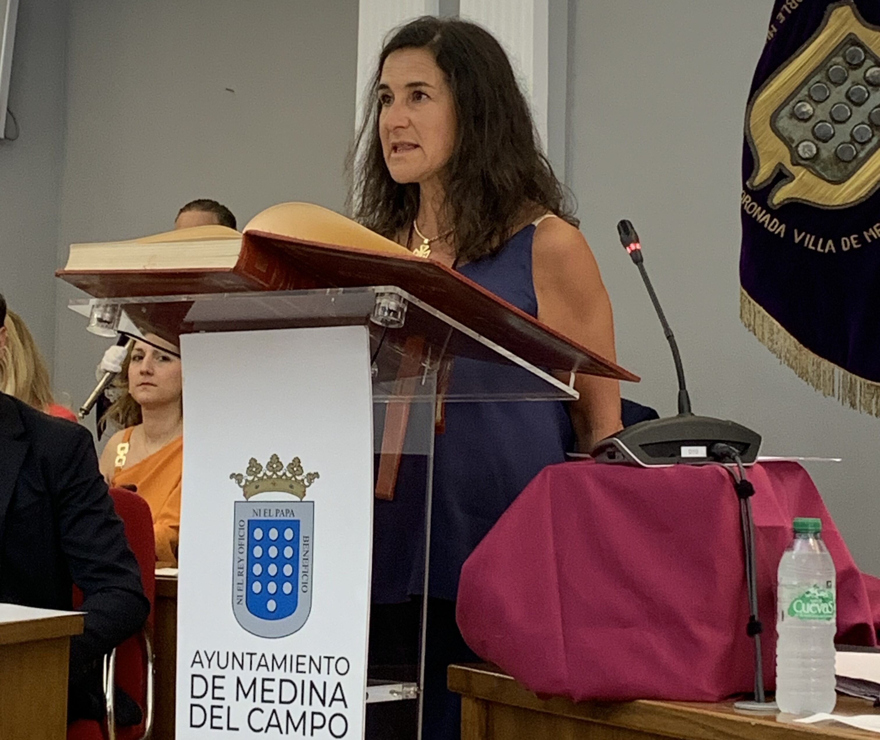 La portavoz de Medina Primero, Olga Mohíno, en el Pleno de Investidura