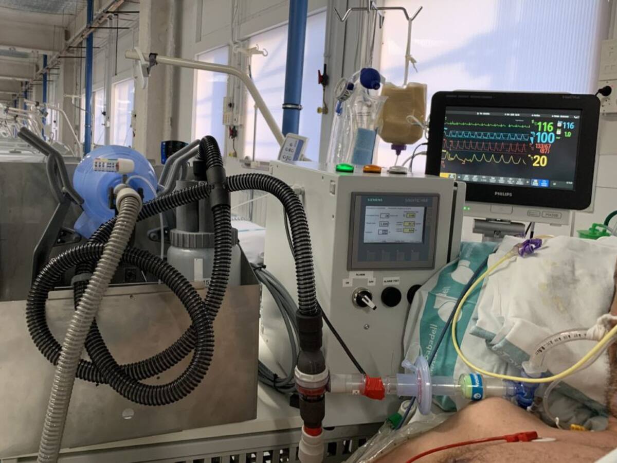 ENTREVISTA Josep Mª Miró (Hospital Clínic): "Qui rep ventilació mecànica només té un 50 per cent de probabilitats de sobreviure. L'important és que no arribin a aquesta situació"