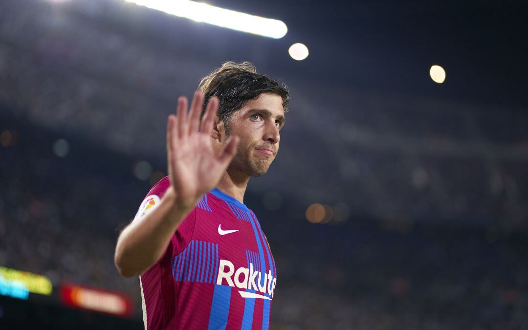 Sergi Roberto se retira lesionado del Camp Nou