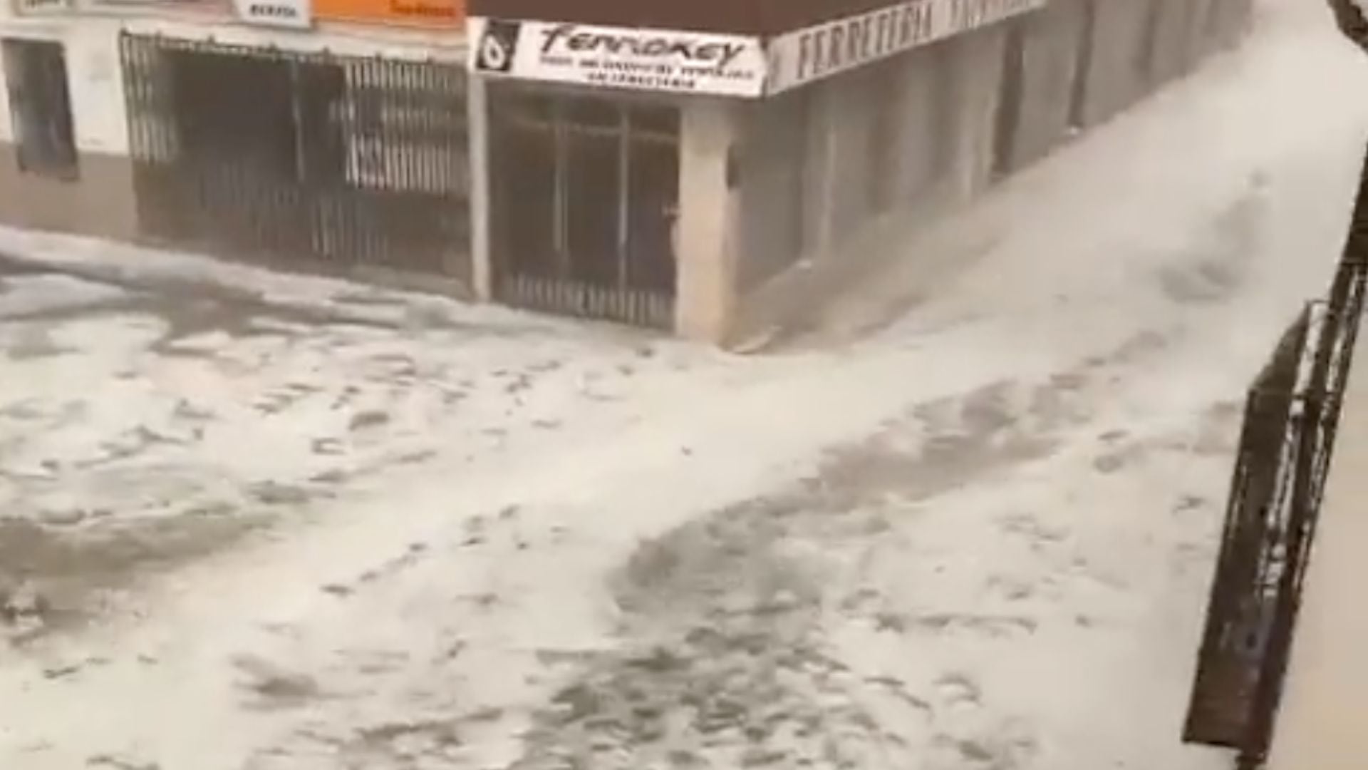 Imagen de la granizada caída en la localidad toledana de Consuegra, durante la tarde de este miércoles